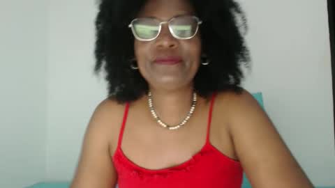 Snapshot of roushlove chatting on 4, 10, 2025 luxa online show from 4, 10, 2025