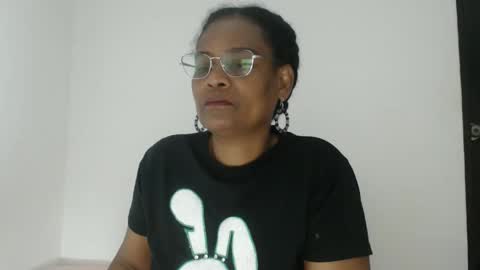 Snapshot of roushlove chatting on 8, 10, 2025 luxa online show from 8, 10, 2025