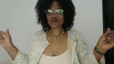 Snapshot of roushlove chatting on 10, 10, 2025 luxa online show from 10, 10, 2025