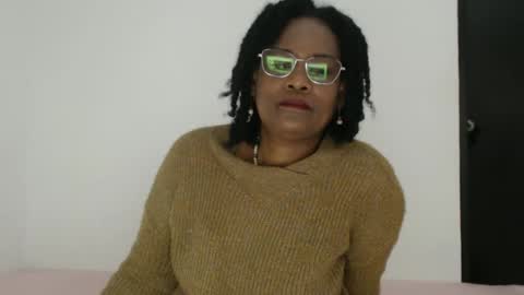 Snapshot of roushlove chatting on 11, 10, 2025 luxa online show from 11, 10, 2025