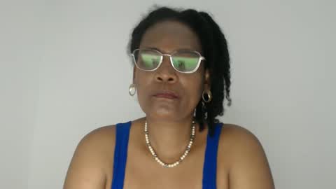 Snapshot of roushlove chatting on 15, 10, 2025 luxa online show from 15, 10, 2025