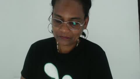 Snapshot of roushlove chatting on 28, 10, 2025 luxa online show from 28, 10, 2025