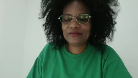 Snapshot of roushlove chatting on 4, 11, 2025 luxa online show from 4, 11, 2025