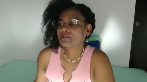 Snapshot of roushlove chatting on 13, 11, 2025 luxa online show from 13, 11, 2025