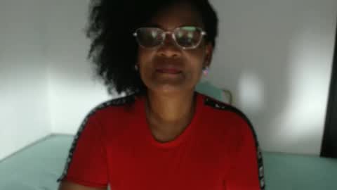 Snapshot of roushlove chatting on 14, 11, 2025 luxa online show from 14, 11, 2025