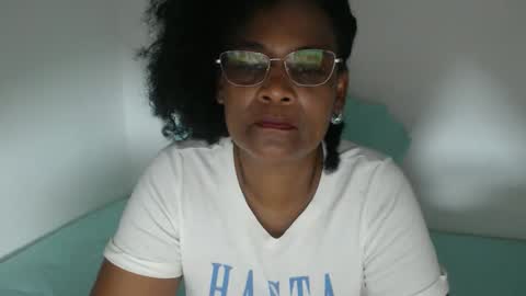 Snapshot of roushlove chatting on 15, 11, 2025 luxa online show from 15, 11, 2025