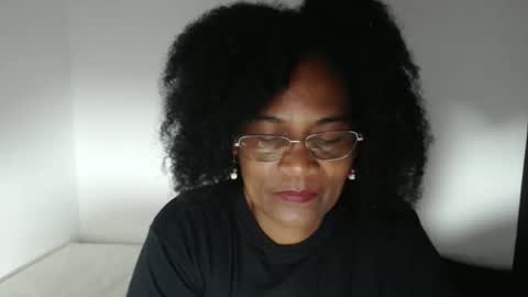 Snapshot of roushlove chatting on 17, 11, 2025 luxa online show from 17, 11, 2025