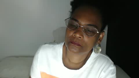 Snapshot of roushlove chatting on 18, 11, 2025 luxa online show from 18, 11, 2025