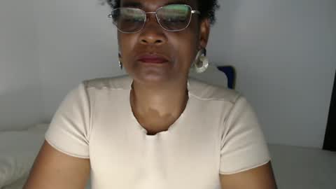 Snapshot of roushlove chatting on 19, 11, 2025 luxa online show from 19, 11, 2025