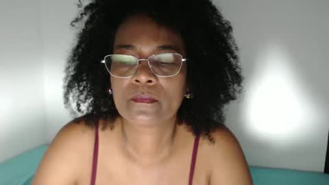 Snapshot of roushlove chatting on 24, 11, 2025 luxa online show from 24, 11, 2025