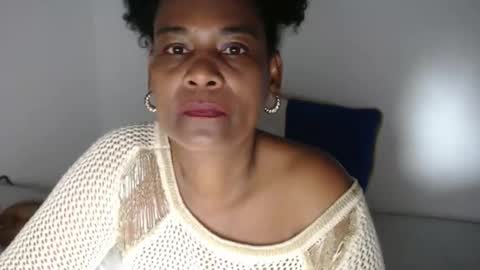 Snapshot of roushlove chatting on 4, 12, 2025 luxa online show from 4, 12, 2025