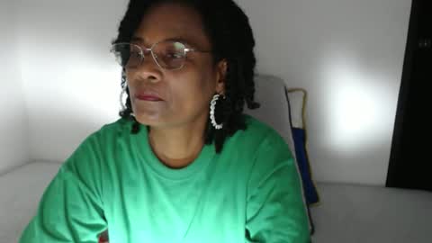 Snapshot of roushlove chatting on 14, 12, 2025 luxa online show from 14, 12, 2025