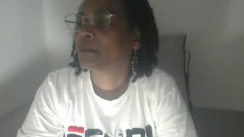 Snapshot of roushlove chatting on 17, 12, 2025 luxa online show from 17, 12, 2025