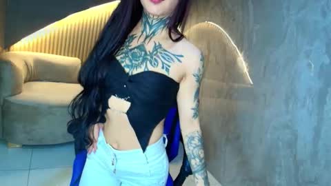 Snapshot of roux_r chatting on 23, 11, 2025 Roux online show from 23, 11, 2025