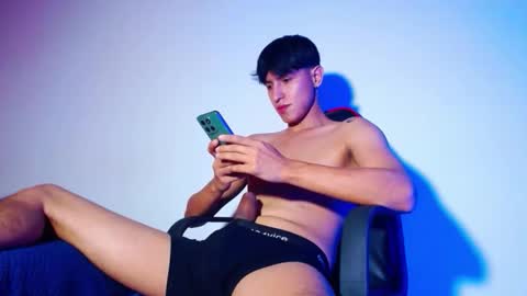 Snapshot of rowanboy23 chatting on 21, 11, 2025 rowanboy23 online show from 21, 11, 2025