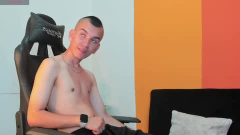 Snapshot of rowancley chatting on 23, 5, 2026 Rowan online show from 23, 5, 2026