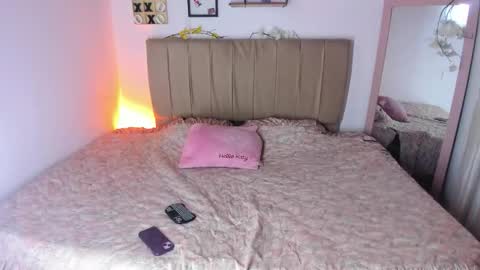 Snapshot of roxan_ne chatting on 31, 10, 2025 Roxx online show from 31, 10, 2025