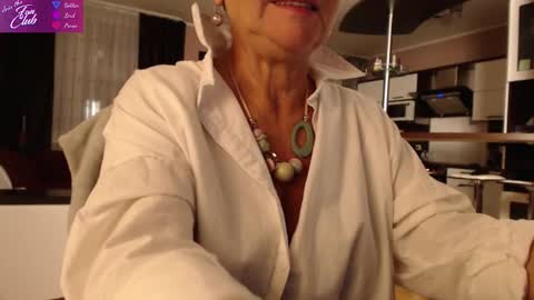Snapshot of roxana_brooks chatting on 4, 12, 2024 Roxana online show from 4, 12, 2024