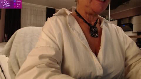 Snapshot of roxana_brooks chatting on 6, 12, 2024 Roxana online show from 6, 12, 2024