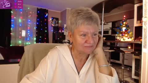 Snapshot of roxana_brooks chatting on 2, 1, 2025 Roxana online show from 2, 1, 2025