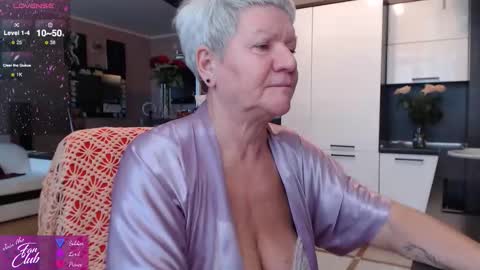 Snapshot of roxana_brooks chatting on 6, 10, 2025 Roxana online show from 6, 10, 2025