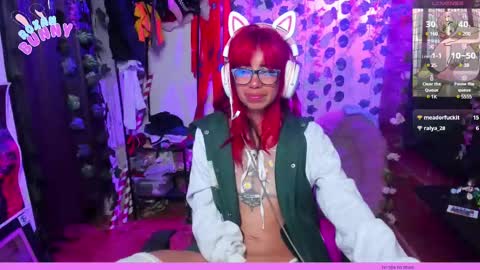 Snapshot of roxanbunny chatting on 4, 3, 2025 roxxy online show from 4, 3, 2025