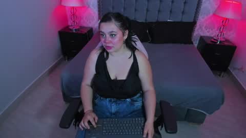 Snapshot of roxanebrown chatting on 28, 3, 2026 roxanebrown online show from 28, 3, 2026