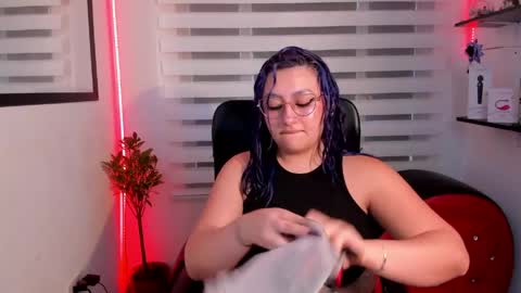 Snapshot of roxanne_morelli chatting on 1, 6, 2026 roxanne online show from 1, 6, 2026