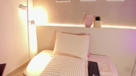 Roxanne Gomez online show from 29, 11, 2025