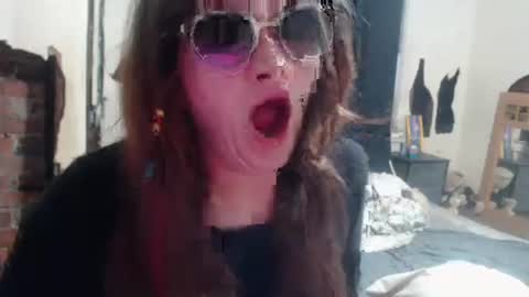 Snapshot of roxanneroulette chatting on 7, 3, 2025 Silver online show from 7, 3, 2025
