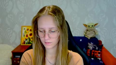 roxie_shy online show from 11, 9, 2025