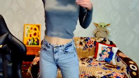 roxie_shy online show from 6, 10, 2025