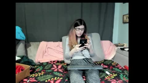 roxihazeleyes online show from 29, 1, 2025