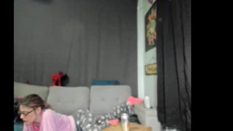 roxihazeleyes online show from 16, 11, 2025