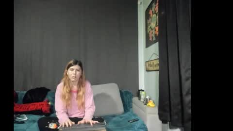 roxihazeleyes online show from 24, 11, 2025