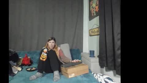 roxihazeleyes online show from 4, 12, 2025