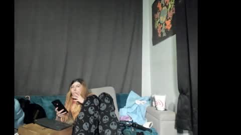 roxihazeleyes online show from 23, 12, 2025