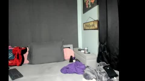 roxihazeleyes online show from 9, 2, 2026