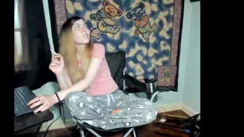 Snapshot of roxihazeleyes chatting on 24, 6, 2026 roxihazeleyes online show from 24, 6, 2026