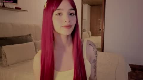 Snapshot of roxxy_mora chatting on 6, 10, 2025 Roxxy online show from 6, 10, 2025