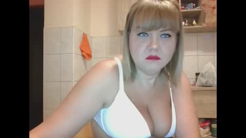 Snapshot of roxy8630 chatting on 29, 9, 2025 roxy8630 online show from 29, 9, 2025