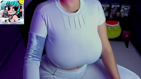 Snapshot of roxy_clark chatting on 15, 12, 2025 Annah online show from 15, 12, 2025