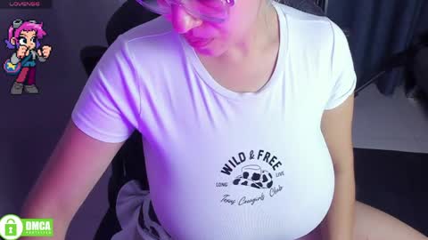 Snapshot of roxy_clark chatting on 22, 5, 2026 Annah online show from 22, 5, 2026