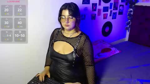 Snapshot of roxy_f_w chatting on 26, 11, 2025 Roxana online show from 26, 11, 2025