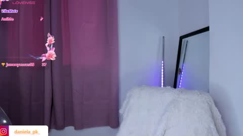 Snapshot of roxy_pk_ chatting on 15, 4, 2026 R O X Y online show from 15, 4, 2026