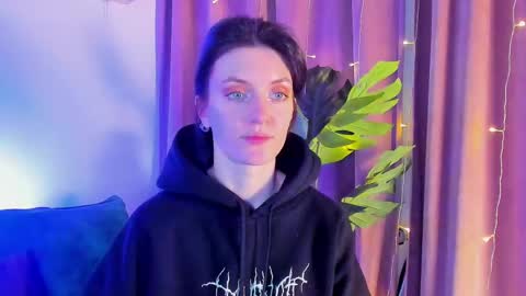 roxy_riot_ online show from 15, 2, 2025