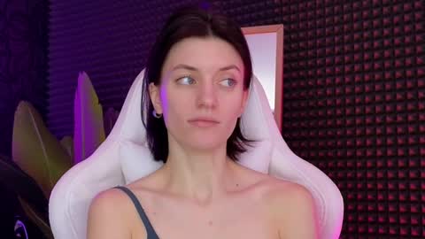 roxy_riot_ online show from 9, 3, 2025