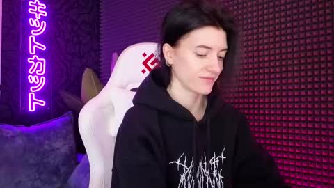 roxy_riot_ online show from 11, 3, 2025