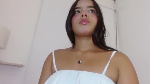 Snapshot of roxy_stone1 chatting on 11, 11, 2025 roxy_stone1 online show from 11, 11, 2025