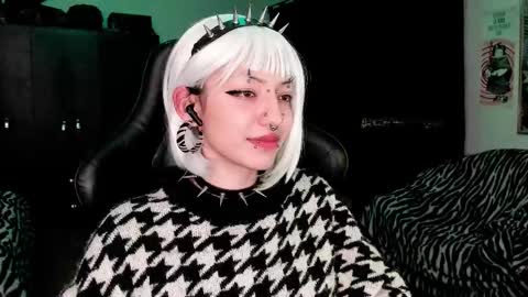 Snapshot of roxy_toxic chatting on 10, 1, 2026 Roxy Independient model Help me to reach 50 thumbs up online show from 10, 1, 2026